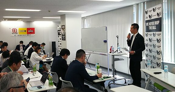 Bリーグで得た経験をバレー界にも。 プロと実業団の「ハイブリッド」策。
