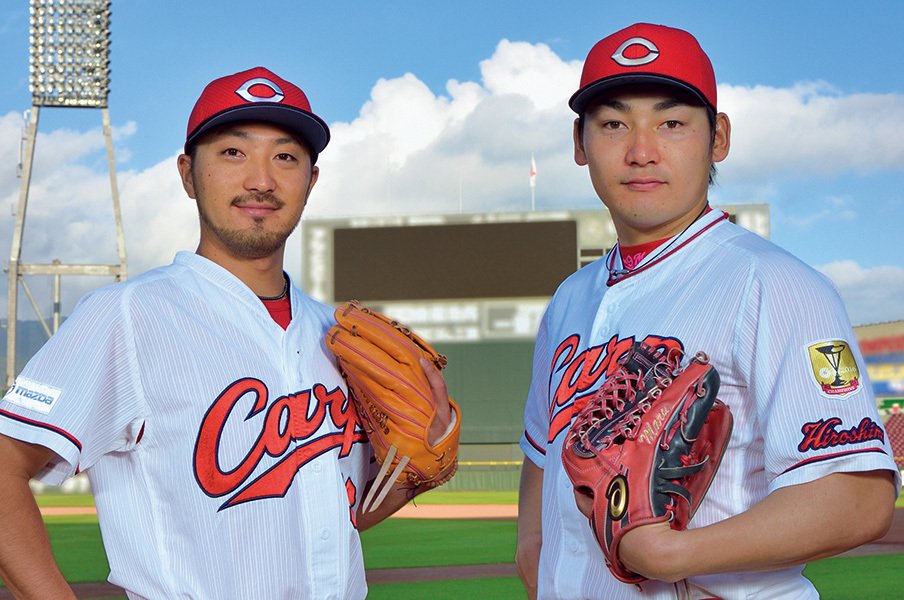<三井ゴールデン・グラブ賞5年連続受賞コンビ> 菊池涼介×丸佳浩「カープを支える黄金の守備」<Number Web> photograph by Hideki Sugiyama