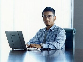 須藤元気 「レスリング部監督はベストセラー作家」 ~元格闘家の超ポジティブ読書術~<Number Web> photograph by Hirohiko Ikeda