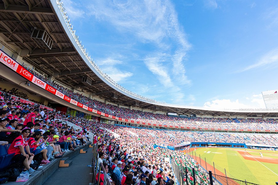地域密着と大迫力の応援歌。イベントデーに見るロッテファンの“熱さ”。<Number Web> photograph by J:COM(Tadashi Kikutake)