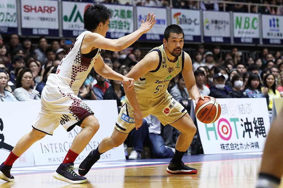 BリーグNo.1の守備力を支えるもの。琉球はCSで台風の目になれるか。<Number Web> photograph by B.LEAGUE