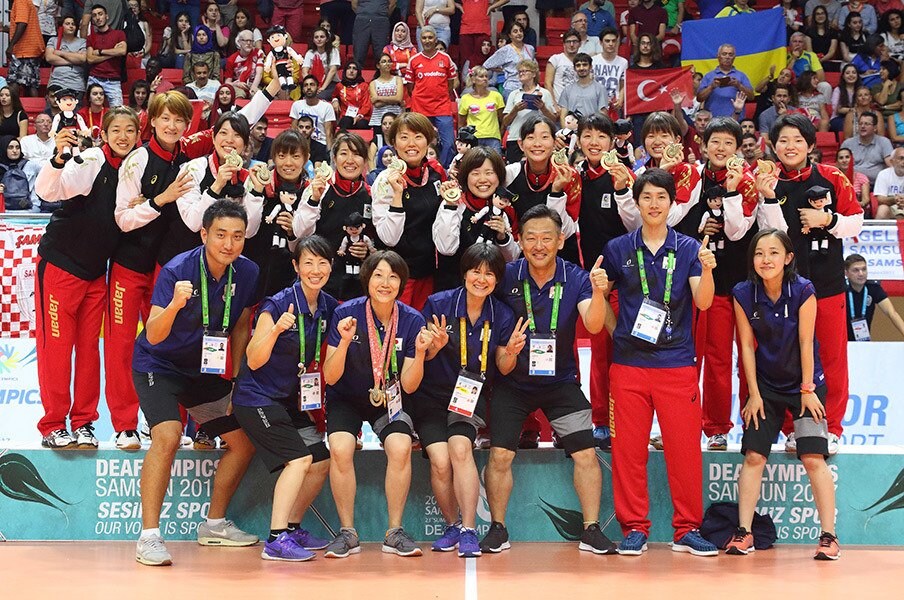 元日本代表・狩野美雪とデフバレー。指揮官として得た金メダルの意義。<Number Web> photograph by Japan Deaf Sports Federation
