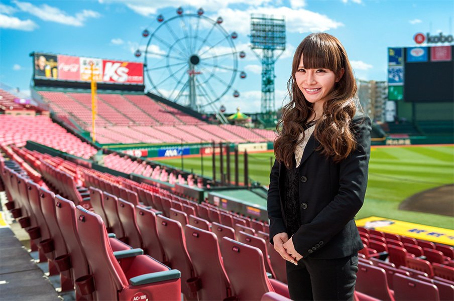楽天の“レジェンド・チアリーダー”上田亜樹が「仙台」で得たこと学んだこと。<Number Web> photograph by Takuya Sugiyama