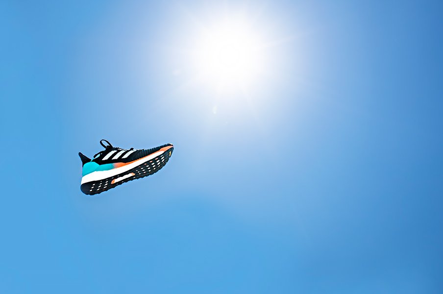 今年こそ初マラソンに挑戦したいランナーへ。adidas「ソーラーブースト」が持つ、未体験のフィット感。<Number Web> photograph by Kiichi Matsumoto
