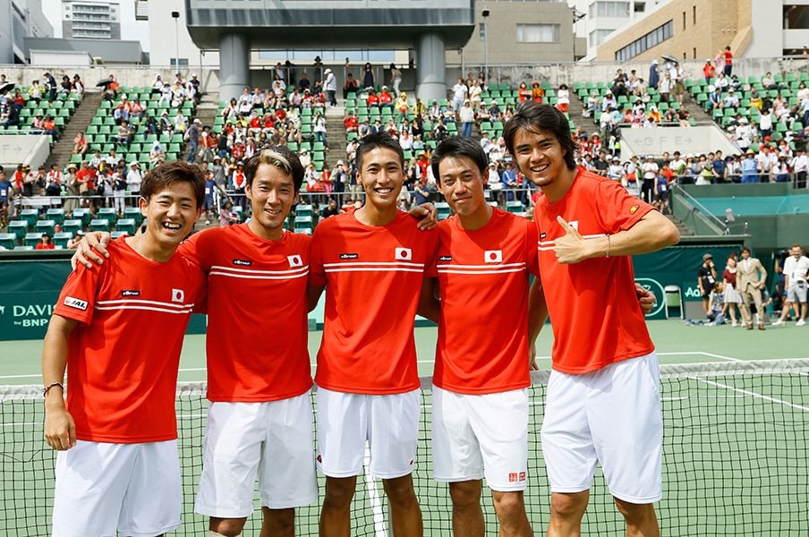 錦織圭らが日の丸を背負い世界に挑む!デビスカップの会場を「赤い衝動」が包む。<Number Web> photograph by Hiroshi Sato