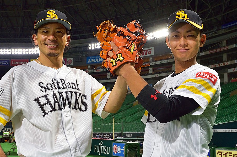<三井ゴールデン・グラブ賞3年連続受賞コンビ>松田宣浩/今宮健太 最強! 俺たちの三遊間。<Number Web> photograph by Hideki Sugiyama