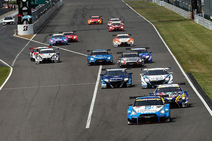国内3大メーカーが激突。世界最高峰のGTレースが熱い。<Number Web> photograph by Hiroyuki Orihara