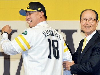 “平成の怪物”に火をつけた言葉。~松坂とソフトバンクを繋いだ“心”~<Number Web> photograph by KYODO