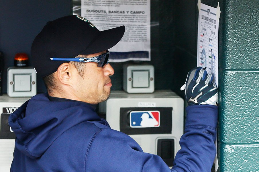 イチロー、2日間のコーチデビュー。監督代行の可能性には「勘弁」?<Number Web> photograph by Getty Images