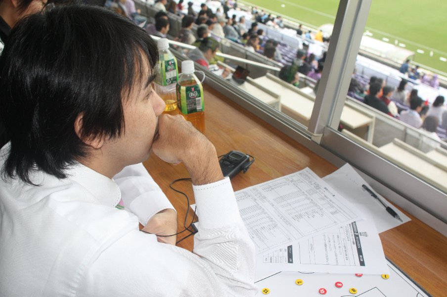 天皇杯でジャイアントキリング サッカー素人の 戦術ブロガー がプロの分析官になれた理由 プレーが下手でも役割はある Jリーグ Number Web ナンバー 天皇杯でジャイアントキリング サッカー素人の 戦術ブロガー がプロの分析官になれた理由 プレーが下手でも役割はある Jリーグ Number Web ナンバー