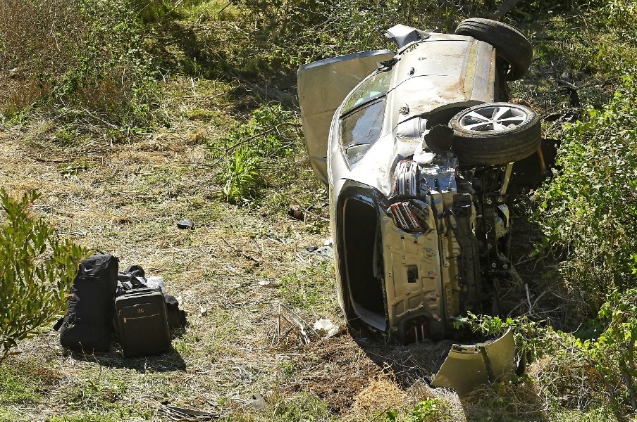 【衝撃の交通事故】タイガー・ウッズに何が起きた？ 「ひどく慌てていた」証言、大破したヒュンダイ製の車…＜Number Web＞ photograph by Getty Images