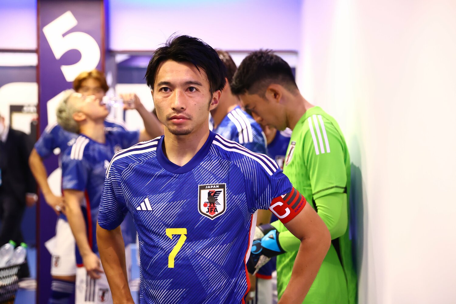 11月17日、最後のテストマッチとなったカナダ戦。キャプテンマークを巻いて先発した柴崎　©AFLO