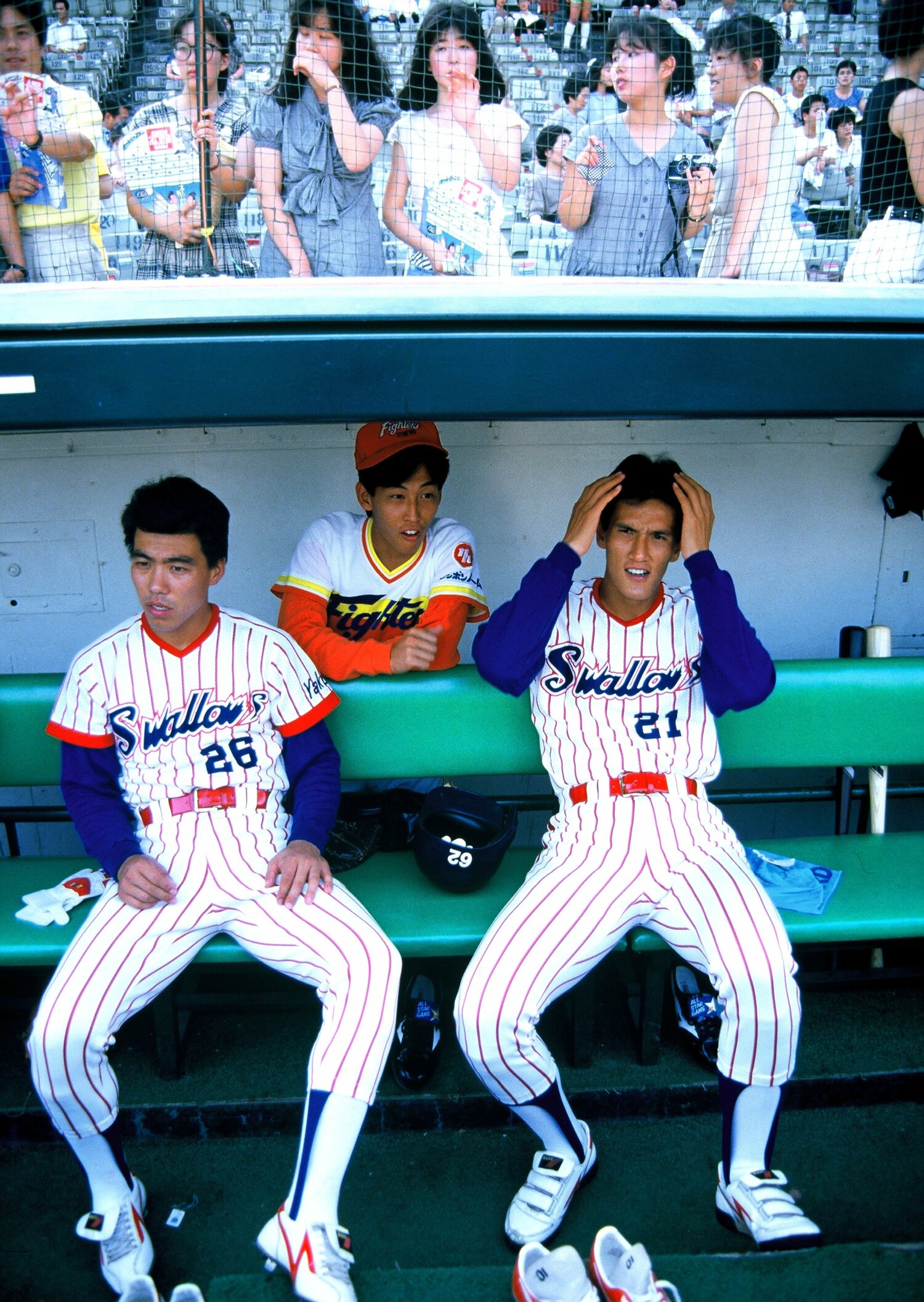 1987年のジュニアオールスターに出場した西崎（中央）。右が西岡剛、左が秦真司のヤクルト勢　©Hatsuhiko Okada