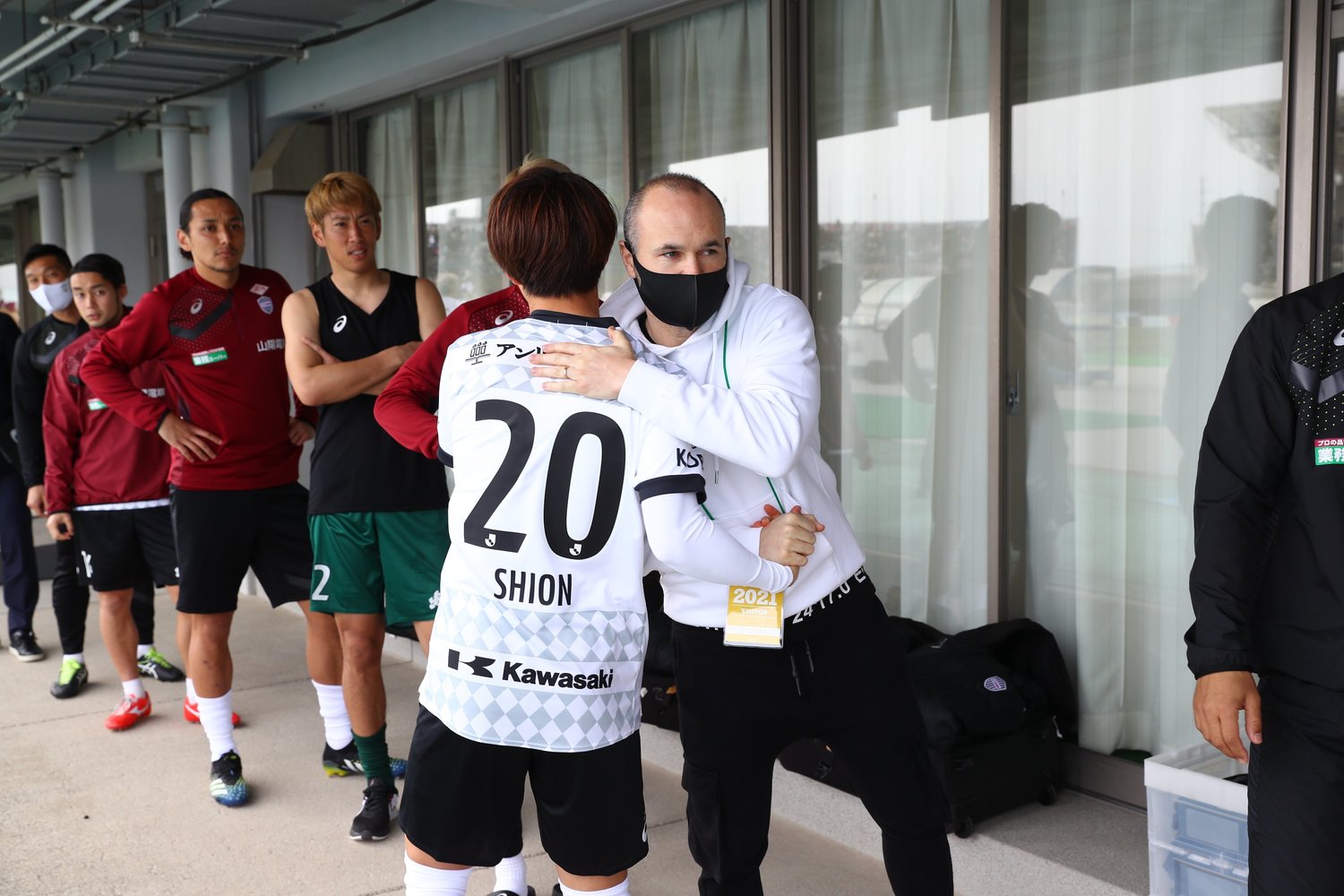 井上潮音 初j1 ヴィッセル神戸移籍の裏にある決断 イニエスタを超えろ 東京v永井監督の言葉を胸に 3 3 Jリーグ Number Web ナンバー 井上潮音 初j1 ヴィッセル神戸移籍の裏にある決断 イニエスタを超えろ 東京v永井監督の言葉を胸に 3 3 Jリーグ Number Web ナンバー