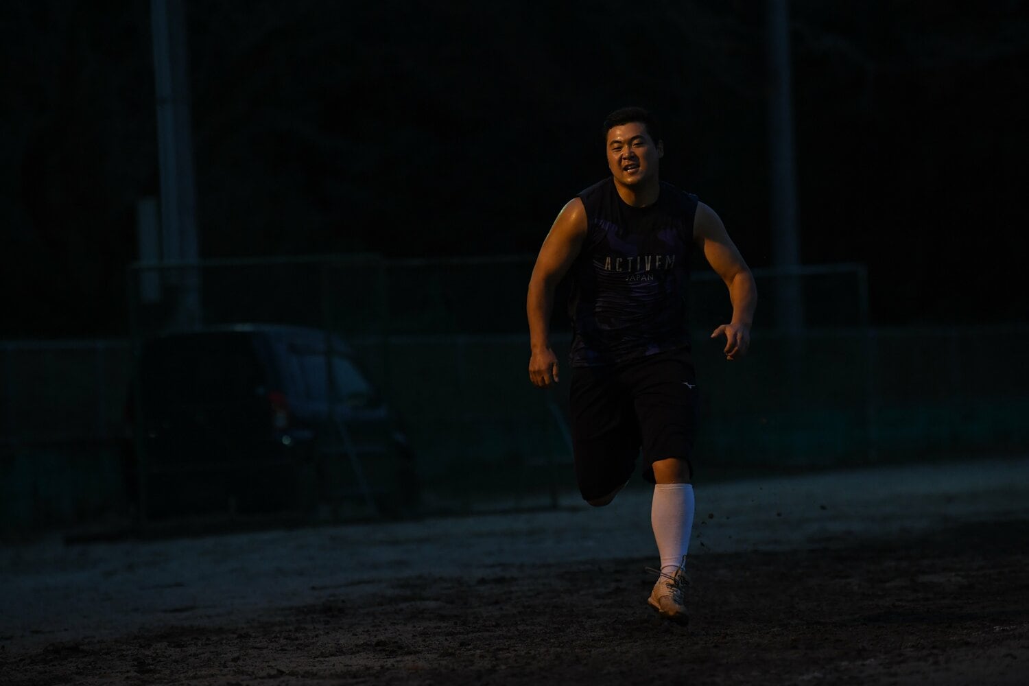 三刀屋のグラウンドで走り込む“ドラフト候補” ©Kota Inoue