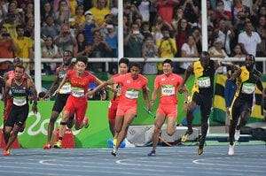 日本を熱狂させた魂のバトンパス。リオから東京に繋ぐ37秒60の記憶。