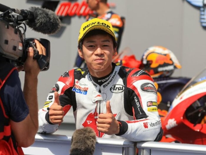 「大治郎さんの言葉の意味がわかってきた」Moto2で初表彰台2位を獲得した小椋藍の、加藤大治郎を彷彿させる才能とは<Number Web> photograph by Satoshi Endo
