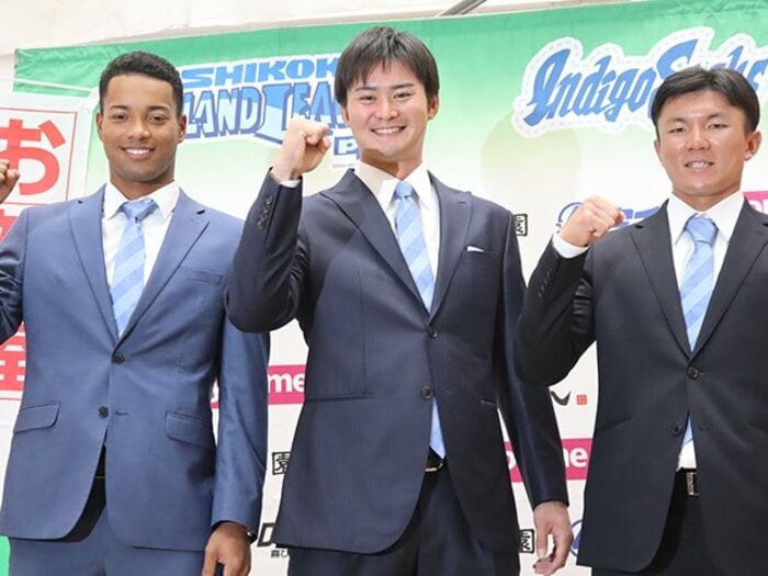 「仕方がない、活躍して評価を上げるしか」「社長、監督と涙のハグ」育成ドラフト3人の独立L徳島取材で見た“喜怒哀楽”<Number Web> photograph by Kou Hiroo