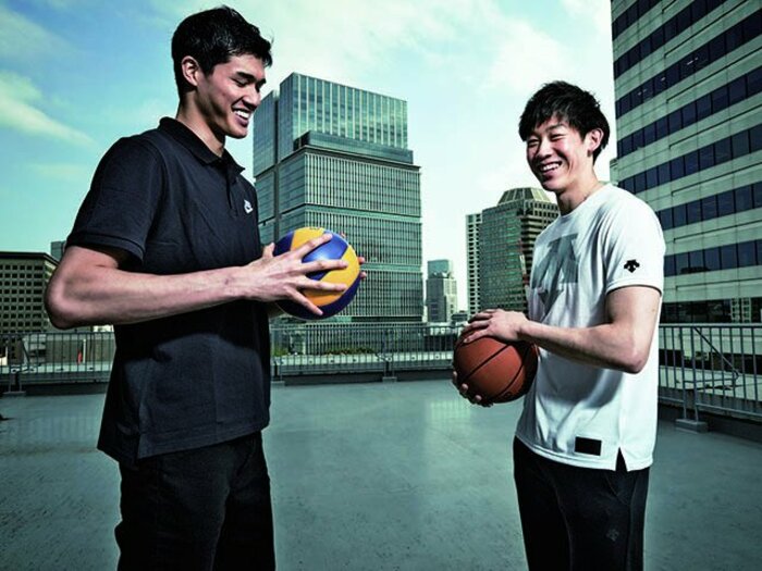 ＜バスケ＆バレー頂上対談＞渡邊雄太×石川祐希「だから、僕らは世界に挑む」＜Number Web＞ photograph by Mari Amita