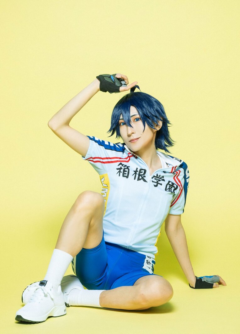 人気漫画『弱虫ペダル』の真波山岳のコスプレに身を包む絹川さん／本人提供