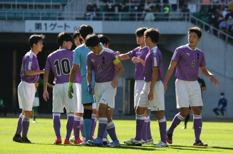 静岡県予選で静岡学園に敗れ、選手権出場を逃した藤枝東 ／ photograph by Takahito Ando