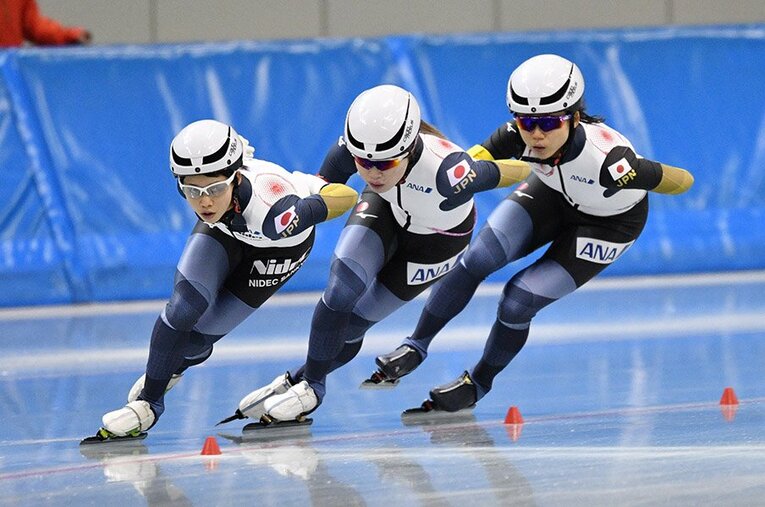 （左から）高木菜那、佐藤綾乃、高木美帆。新戦術がメジャーになると日本チームにも影響が出てくる ／ photograph by AFLO