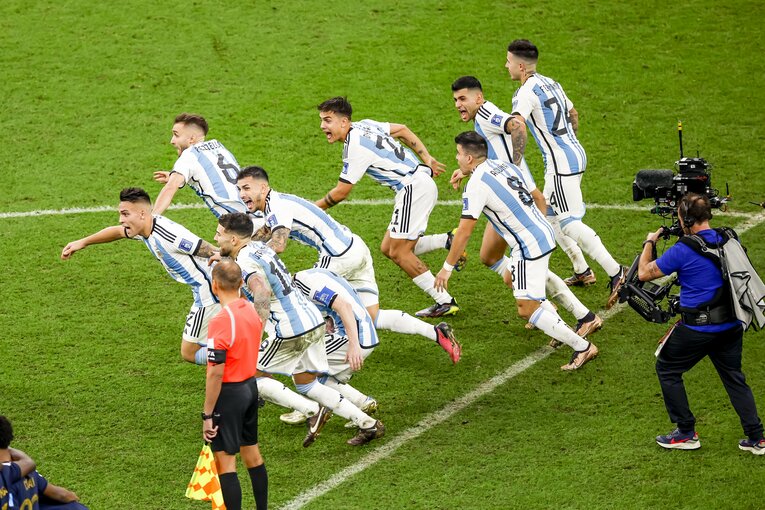 サッカー史に残る死闘を制した瞬間のアルゼンチン代表　©Kiichi Matsumoto/JMPA