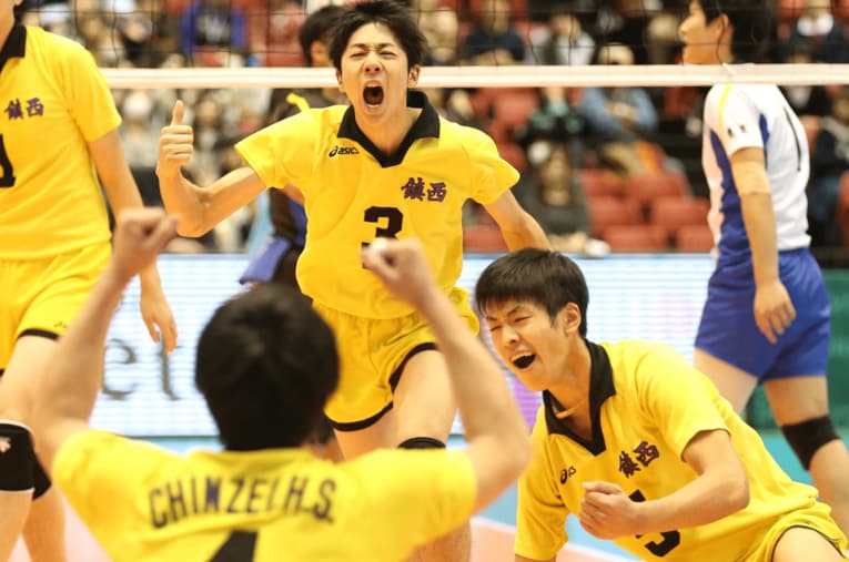 当時高校2年生の宮浦健人が「大きな影響を受けた」と明かすのが、鎮西高校でキャプテンを務めた西田寛基（上）だった ／ photograph by Sankei Shimbun