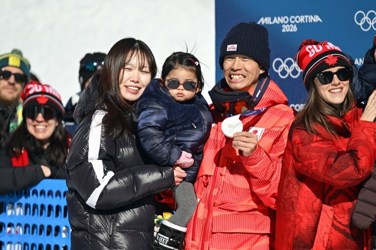 堀島行真の微笑ましい家族ショット　©Nanae Suzuki/JMPA