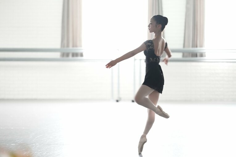 ロシアの名門・ボリショイバレエ学校から帰国した梶川陽菜さん（18歳）©︎Akito Iwamoto