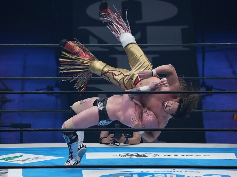 ゲイブ・キッドのバックドロップ　©Essei Hara