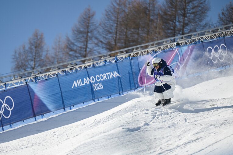 超人的なスピードで滑り降りる堀島　©Nanae Suzuki/JMPA