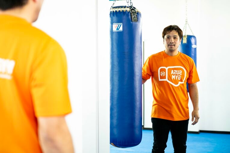 高校時代まではプロの棋士を目指していた須佐。谷川浩司十七世名人と記念対局を行ったことも　©Takuya Sugiyama