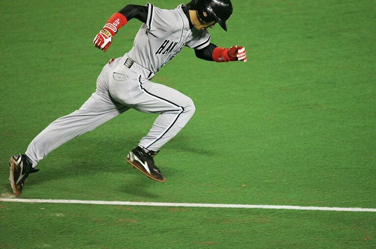 選手も気になるという『パワプロ』の能力値。俊足で鳴らした元阪神の赤星憲広氏（写真）は、OBとして登場した自身の「肩の弱さ」に言及したとか。 ／ photograph by Tamon Matsuzono