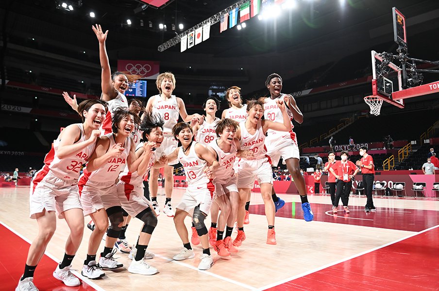 苦難と失意の連続 から日本女子バスケが史上最強に 東京五輪で金メダルを 宣言が一笑に付されたアメリカ人指揮官の哲学とは バスケットボール日本代表 Number Web ナンバー