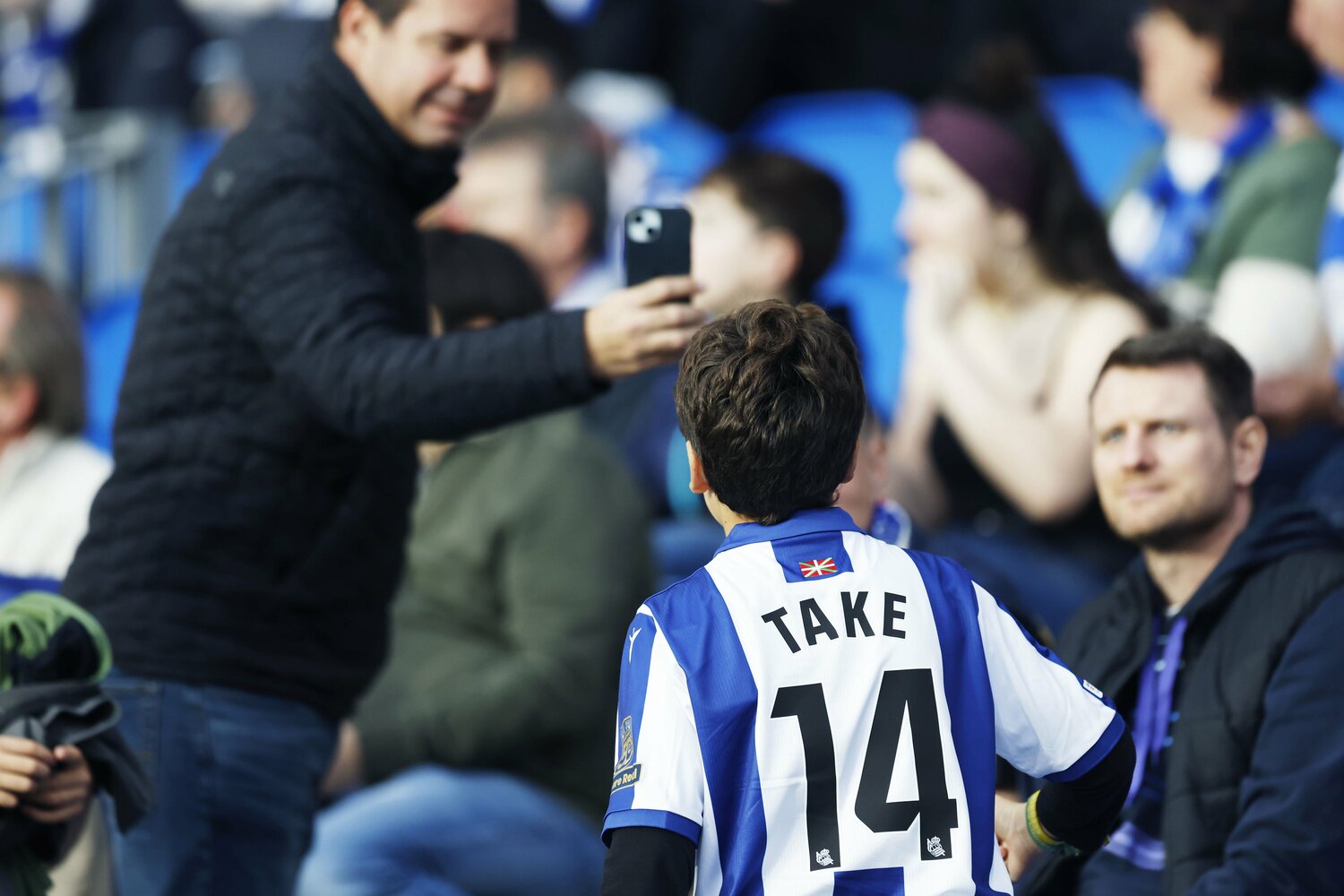 TAKEユニの息子を撮影する、ほのぼのした風景