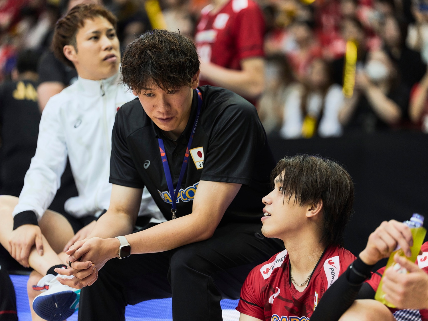 試合後、同学年の石川と話し込む大宅　©︎Yuki Sueanaga