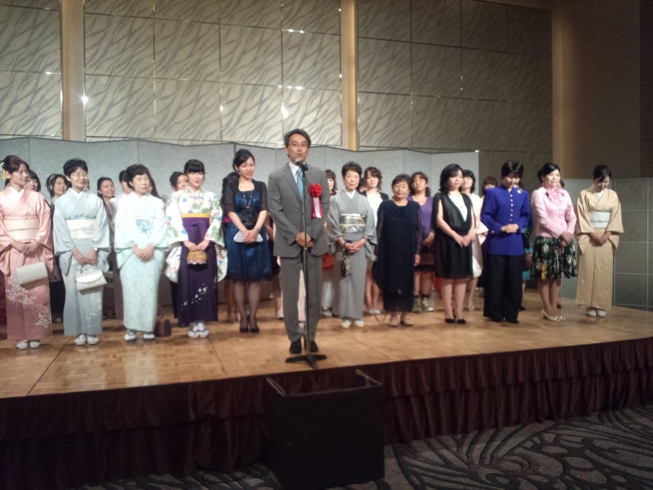 2014年の「女流棋士発足40周年記念パーティー」で羽生善治名人が挨拶 ©Noboru Tamaru