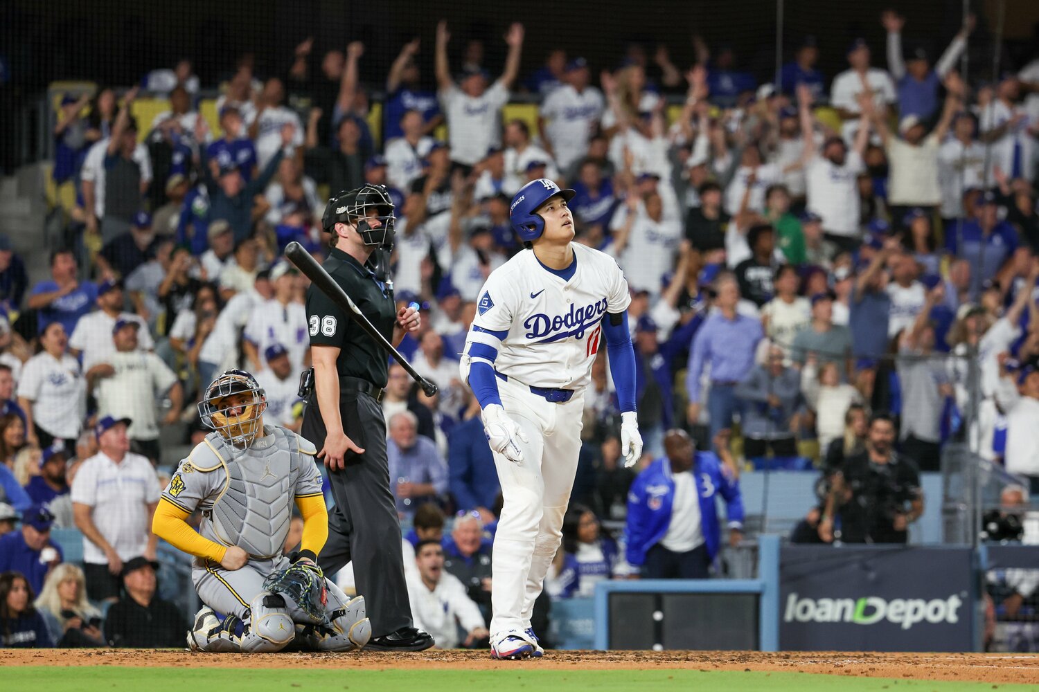 伝説の二刀流DAY…2本目の本塁打。ブルワーズ捕手はガク然 ©Getty Images