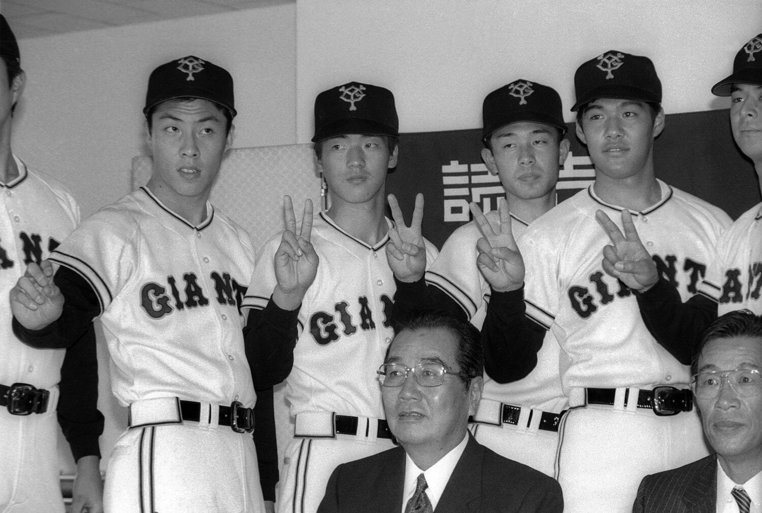 入団時の斎藤雅樹（右）。左は川相昌弘　©︎SANKEI SHIMBUN