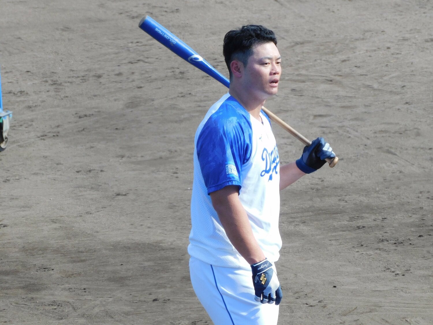 気持ちを新たに中日のユニフォームに袖を通し、バットを振った　©Haruka Sato