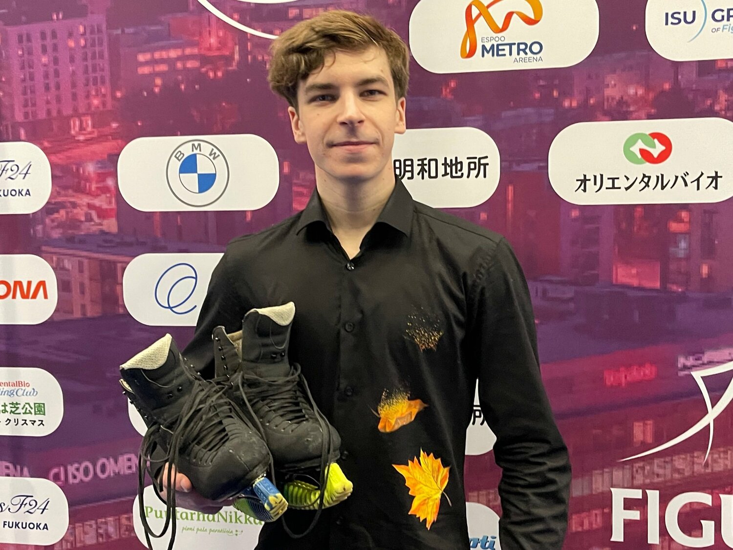 記者陣にウクライナの現状、そしてスケーターとしての胸中を明かしたシュムラッコ　©Akiko Tamura