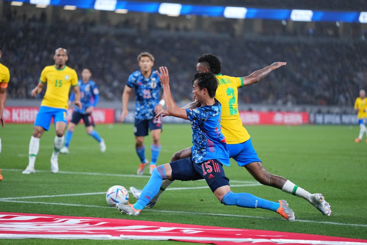 三笘とミリトンのマッチアップ　©JMPA