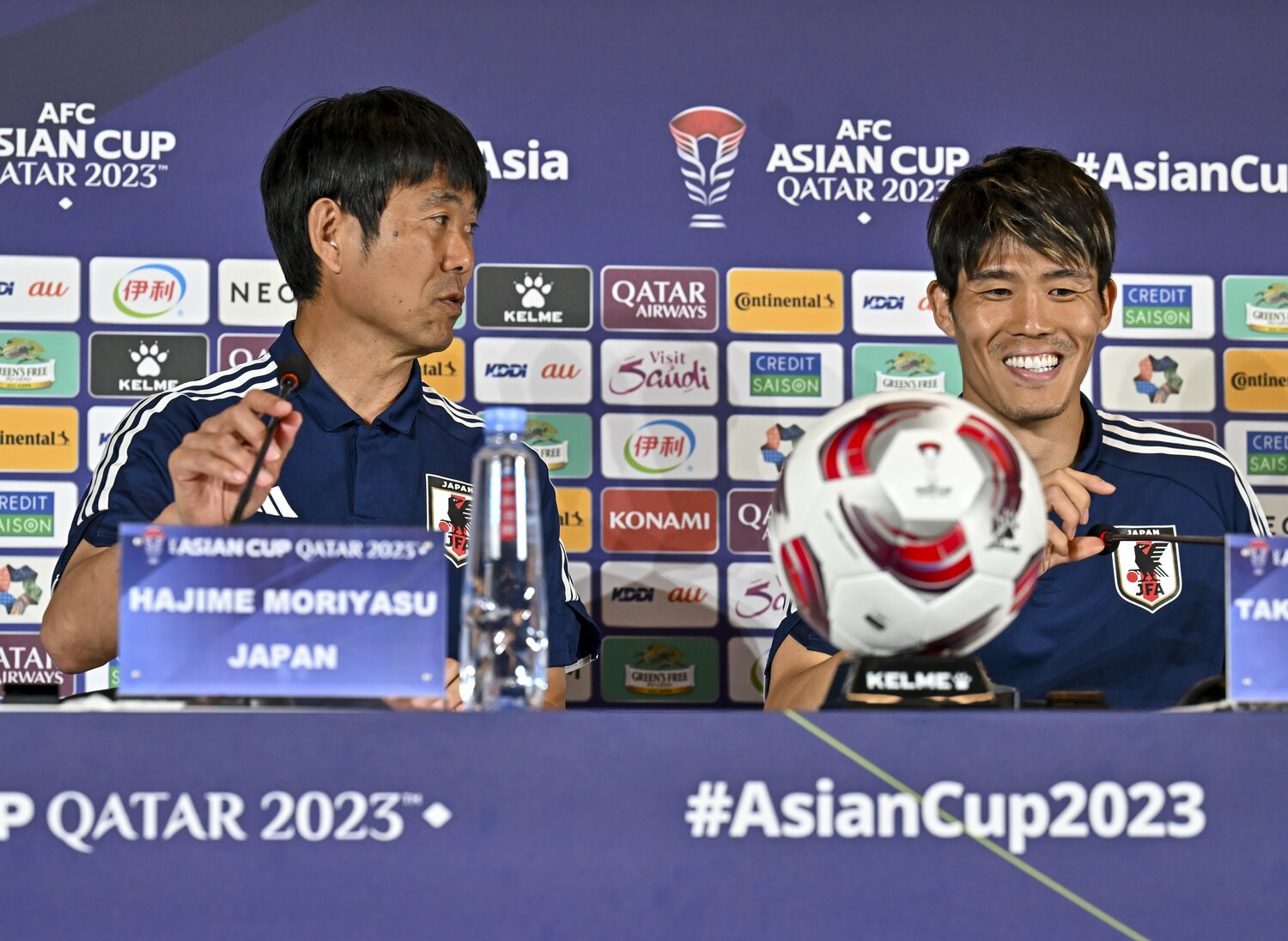 森保監督に話しかけられて笑顔を浮かべる一幕も　©Getty Images