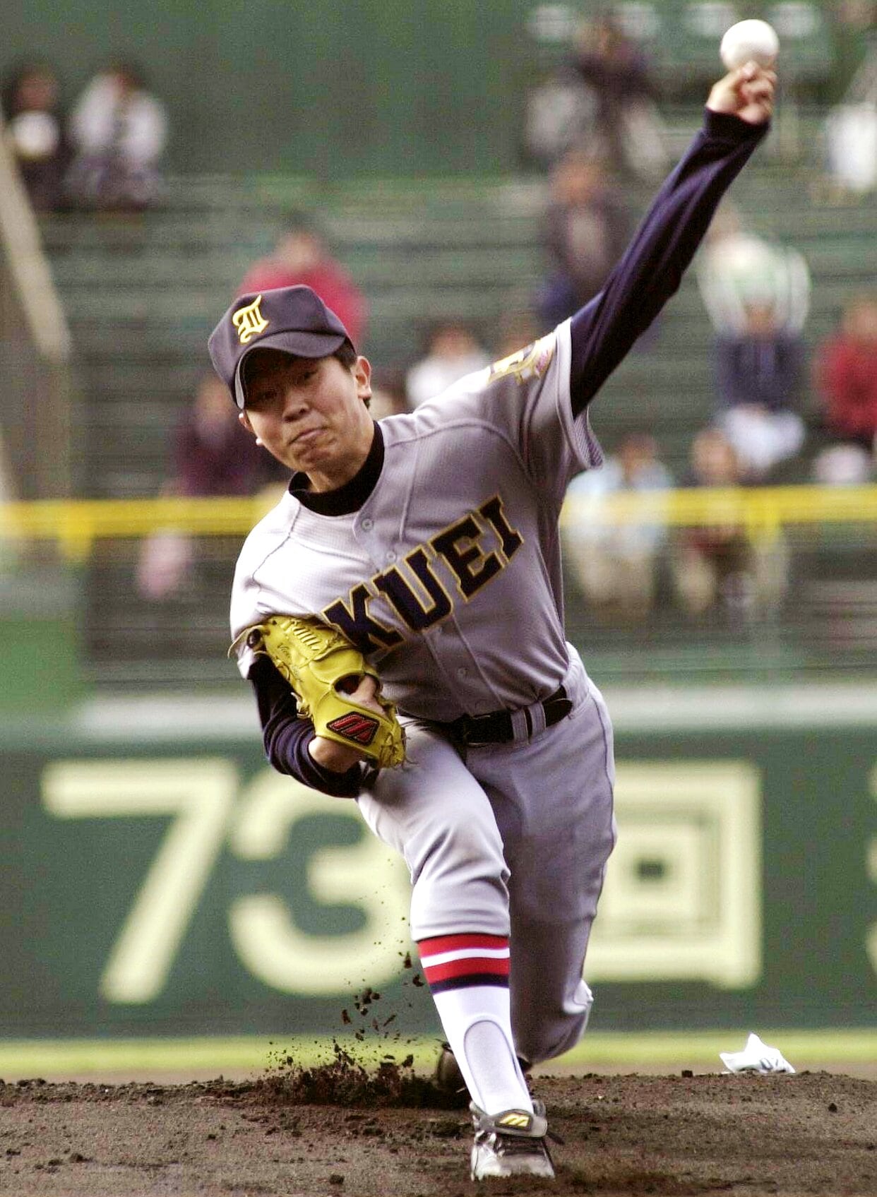 2001年センバツで力投する芳賀　©JIJI PRESS