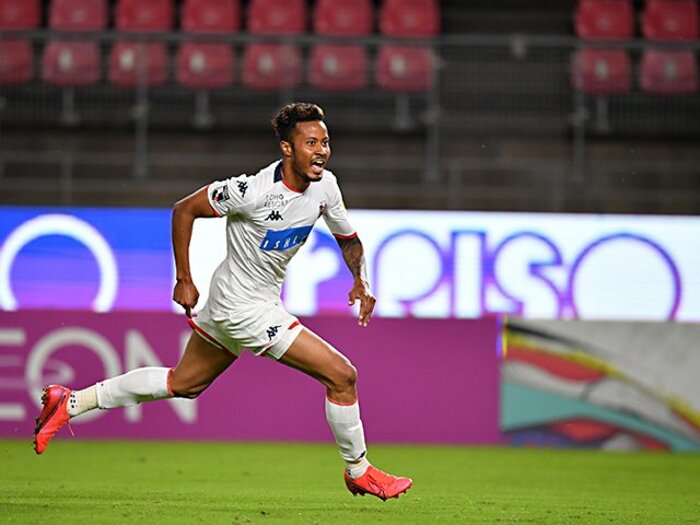 鈴木武蔵の不在を札幌はどう凌ぐか。代役は金子? 2トップの可能性も。<Number Web> photograph by J.LEAGUE