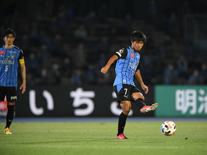 鬼木フロンターレが編み出す新手筋、CBの攻撃関与と“藤井将棋”の金将。＜Number Web＞ photograph by J.LEAGUE