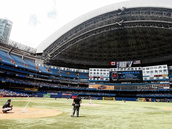 人工芝のドーム球場は時代遅れ!?筒香の事故から考える、“芝”問題。＜Number Web＞ photograph by Getty Images