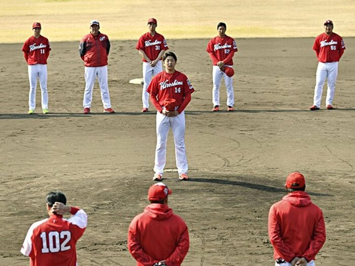 引退した広島・庄司隼人との再会。フロント入りしても野球の虫は健在。＜Number Web＞ photograph by Kyodo News