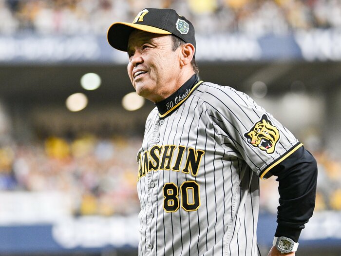 「代打、来るやろ」阪神・岡田彰布監督はオリックス・中嶋聡監督との読み合いを楽しんでいた？ 佐藤輝明、奇襲の二盗に湯浅京己投入の大博打！＜Number Web＞ photograph by Nanae Suzuki